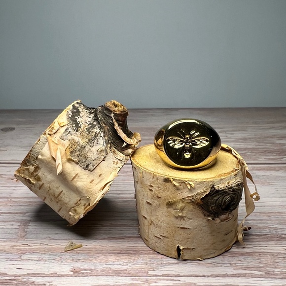 Honey Bee Signet Ring - Picture 1 of 7